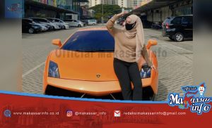 Wouww, Berkat Usaha Jualan Online, Dwi Affor Mampu Menjadi Wanita Pertama di Makassar Membeli Mobil Lamborgini !!!