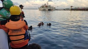 Diduga Terjatuh Di Dari Kapal, Tim SAR Masih Melakukan Pencarian