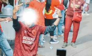 Acungkan Jari Tengah Ke Bus Bali United, Bali Unite Fans : Apa Mereka Lupa Kalau Pinjam Stadion Dipta Untuk AFC Cup